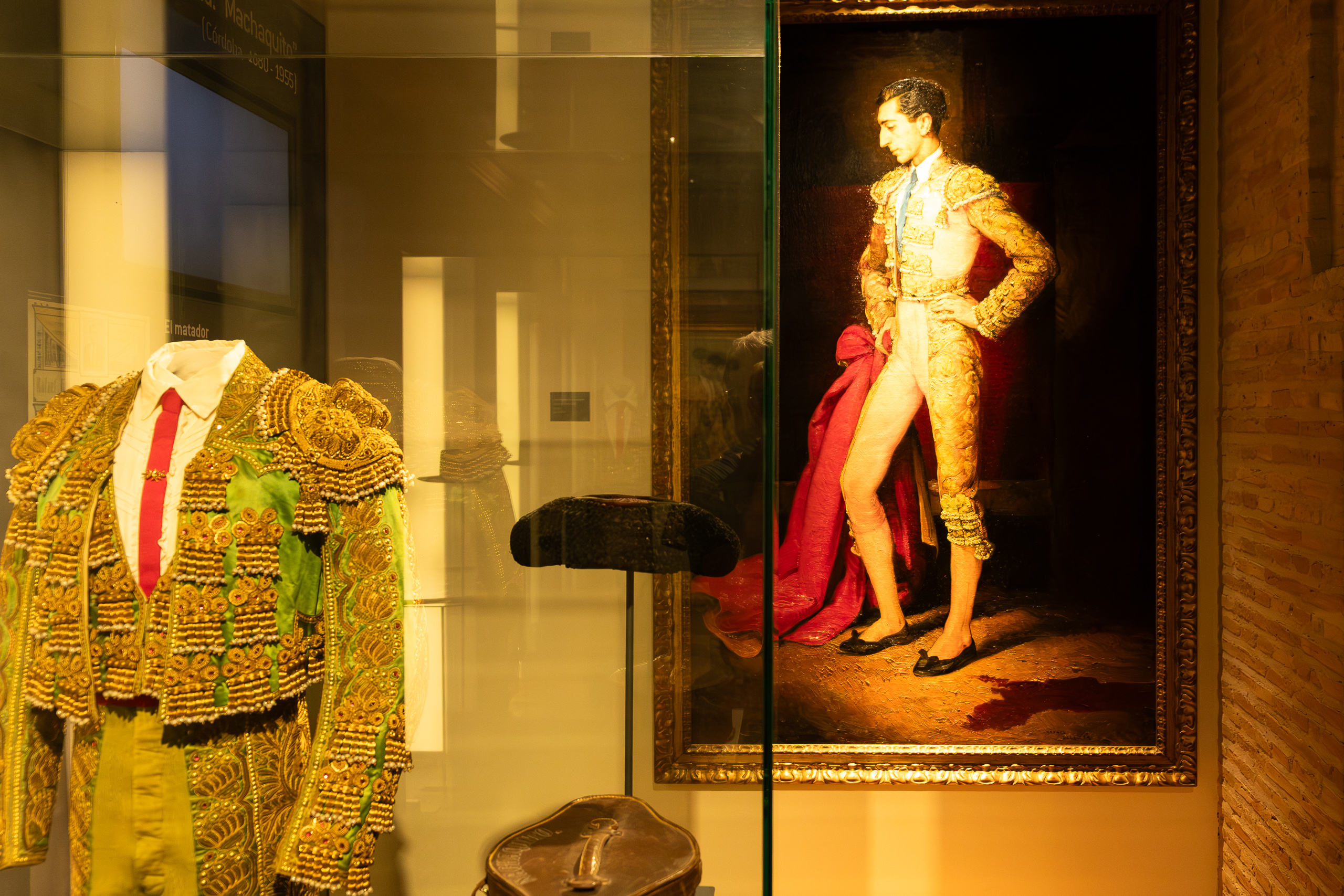 Traje de luces und Matador-Porträt im Museo Taurino